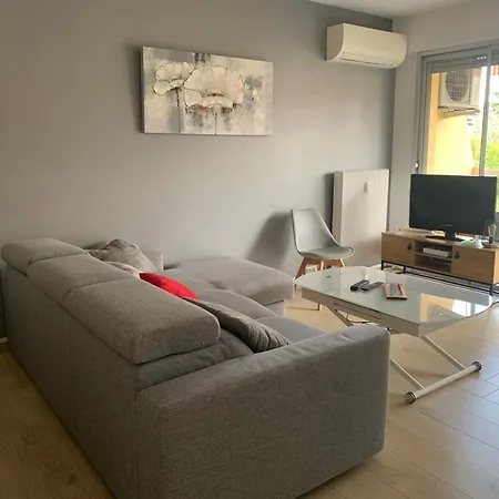 Agreable 2 Pieces A 150 M De La Apartment *