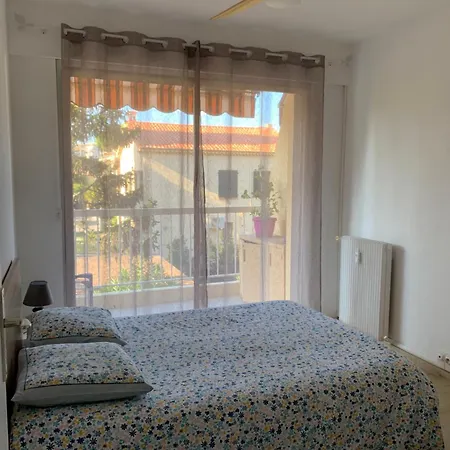 Apartment Agreable 2 Pieces A 150 M De La *